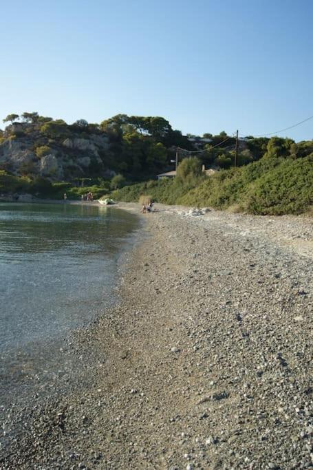 House By The Sea At Skaloma, Loutraki Villa Limni Vouliagmenis Exterior foto