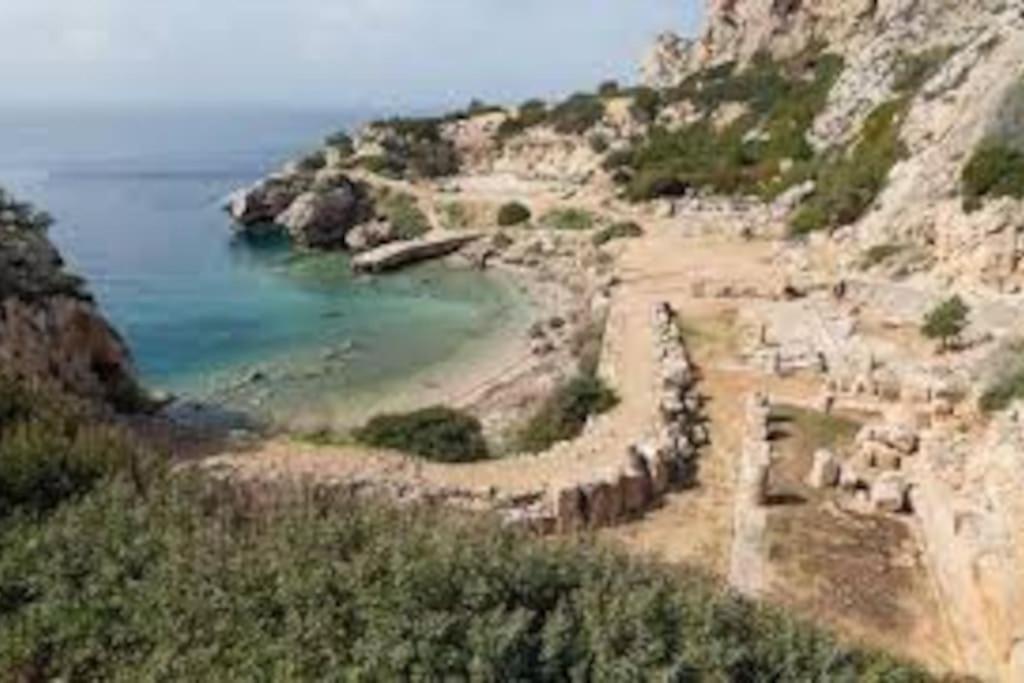 House By The Sea At Skaloma, Loutraki Villa Limni Vouliagmenis Exterior foto